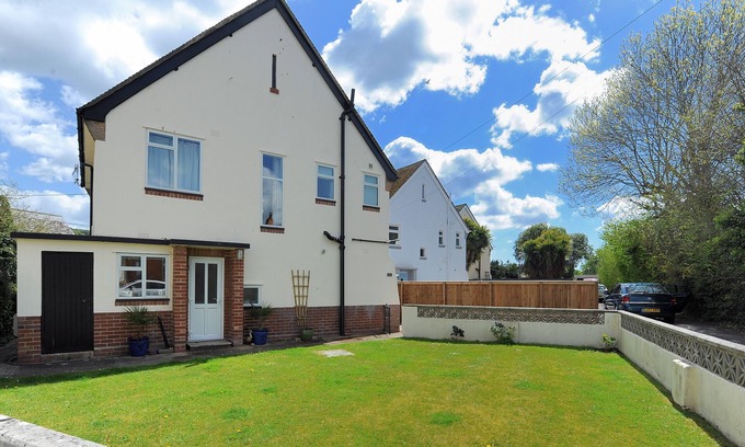 Bridport House | 2 GRANGE VILLAS, pet friendly, country holiday cottage in Charmouth