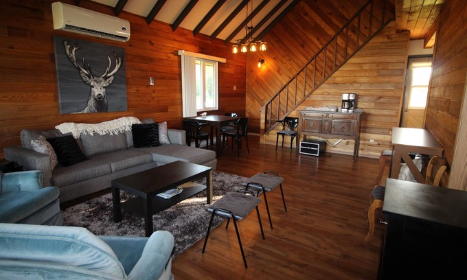 The Narrows Cottage | 2 hrs from Winnipeg Lakefront Vacation Rental Cottage