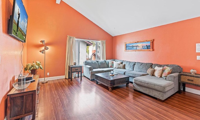 Yorktown Apartment | 2 Huntington Retreat 2 Bed