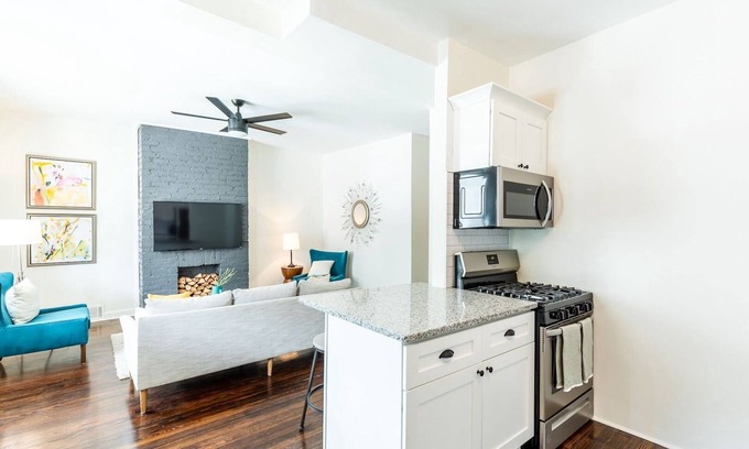 Columbia-Tusculum House | 2 in 1! Updated Home in Hyde Park Sleeps 10 in 2 Units – Walk to Waterfront