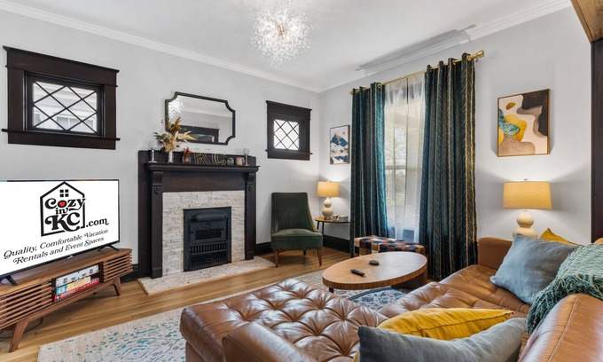 Westport House | 2 King Beds and 2 Full Bath- Walk to Westport!