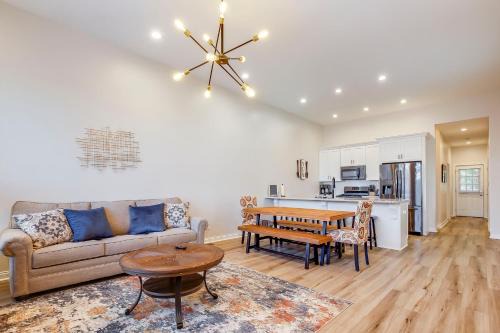 Shelby Park House | 2 King, Sleeps 9, Fair & Expo Ctr, Churchill, Bourbon tours, Downtown, University of Louisville, Foodie, Shopping, Nightlife!