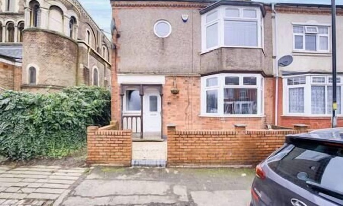 Coventry Apartment | 2 Kingsland Avenue 2KAC