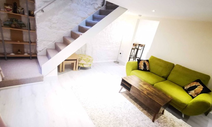 Central Aberdeen Apartment | 2-level apartment