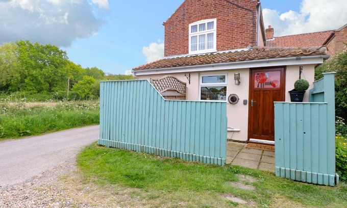 North Walsham House | 2 Lock Cottages