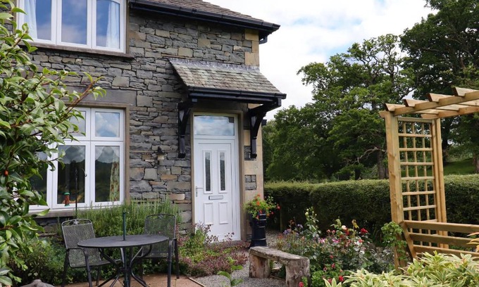 Windermere House | 2 Merewood Cottages
