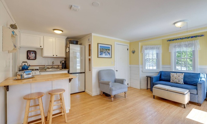 Wellfleet Cottage | 2 Mi to Coastline: Cozy Wellfleet Escape w/Deck