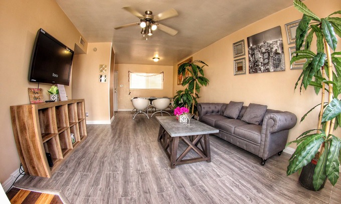 Las Vegas House | ✪ 2 Mi to Downtown/Fremont ✪ Heart of Vegas [30-Day & up] Free WiFi Parking