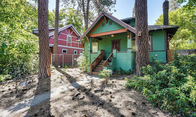 South Perry District Apartment | 2 Mi to Downtown Spokane: Nurse-ready Rental