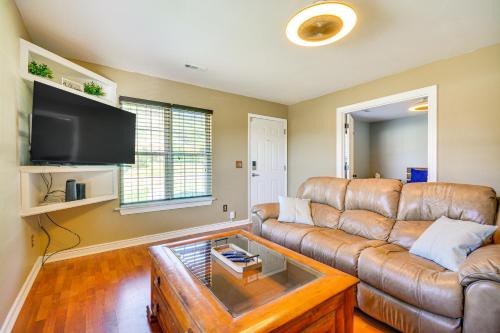 Greensboro House | 2 Mi to Dtwn Greensboro Pet-Friendly Retreat!