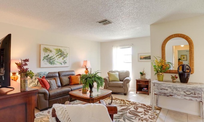 Hobe Sound House | 2 Mi to Hobe Sound Beach Townhome with Lanai