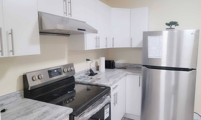 Fleetwood House | 2 min from Surrey Fleetwood - Private 2bed-1bath Rancher Suite