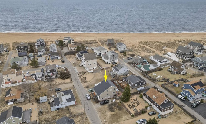 Newburyport House | 2 Minute WALK to Ocean! Pets ok.
