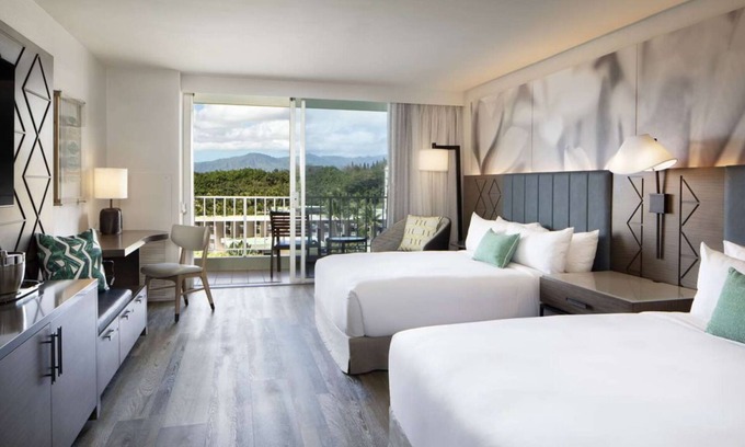 Lihue Hotel | 2 Ocean View Accommodations! Beachfront Resort w/Outdoor Pool & Airport Shuttle