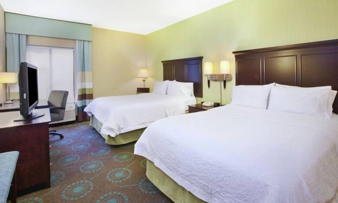 South Bend Hotel | 2 Pet-Friendly Rooms w/Comfortable Bed & Free Hot Breakfast – Convenient Stay