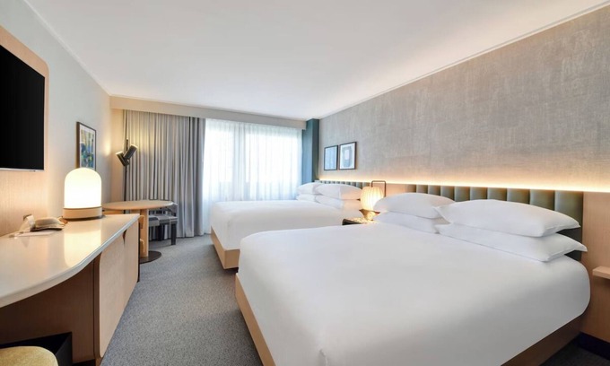 Midtown West Hotel | 2 Pet-friendly Units at Kimpton Theta New York - Times Square