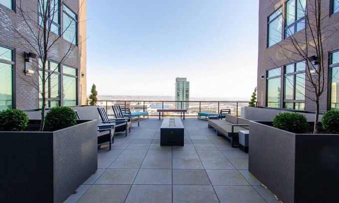 Hilltop Apartment | 2 - Private Balconies/2- King Beds/Workspace/Gym