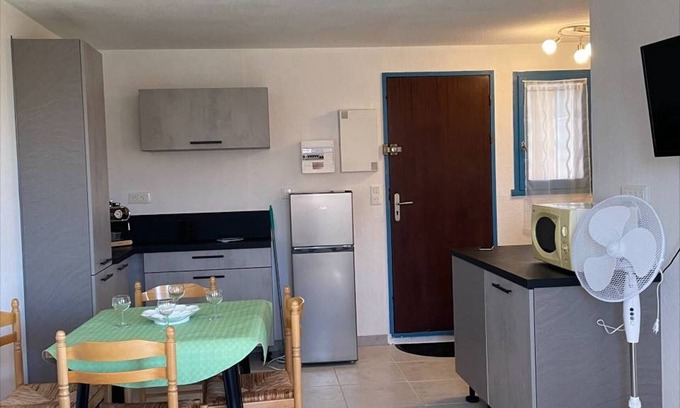 Saint-Pierre-la-Mer Apartment | 2-room apt with pool and parking, 850m from the beach