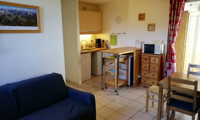 Mont-de-Lans Apartment | 2-room apartment for 4/5 people, at the foot of the slopes, baby/child equipment, personalized welcome.