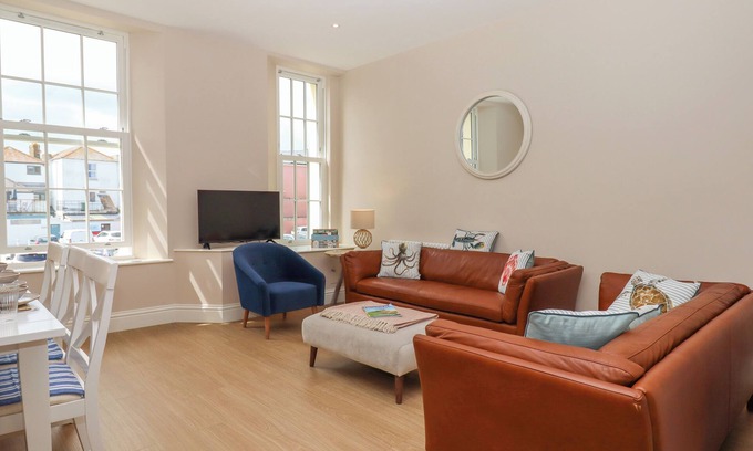 Teignmouth Cottage | 2 SEA OTTER HOUSE, pet friendly in Teignmouth