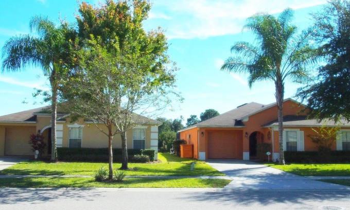 Silver Creek House | 2 Side-By-Side Single Homes, Each with own Prviate Pool/SPA, Hardwood/Tile floor