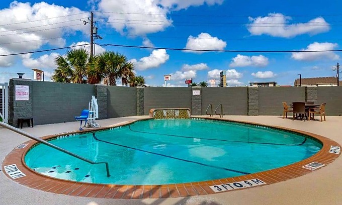 Bay Area Hotel | 2-Star Hotel ∙ Comfort Suites Near Texas A&M Corpus Christi