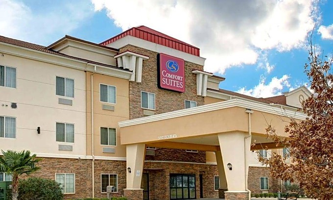 Bastrop Hotel | 2-Star Hotel ∙ Comfort Suites Bastrop
