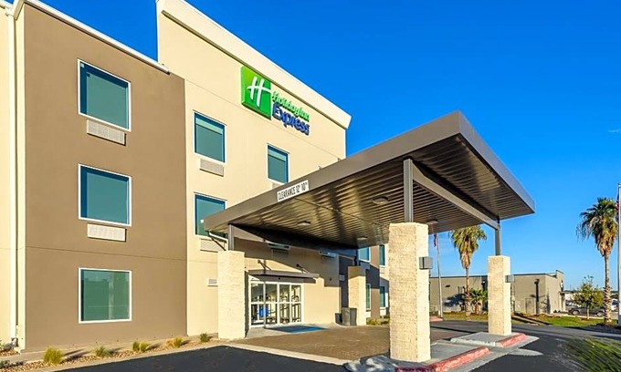 Bastrop Hotel | 2-Star Hotel ∙ Holiday Inn Express Hotel and Suites Bastrop, an IHG Hotel