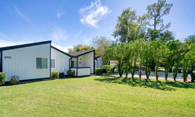 Southpoint House | 2 units of a Quadplex