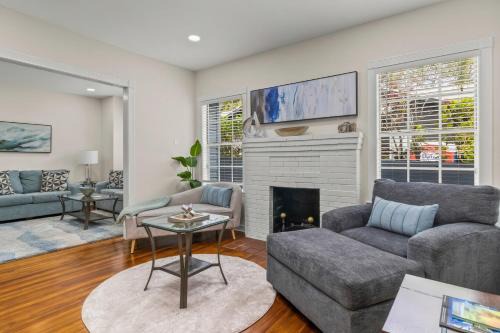 Grandview Heights House | 2 Units w Heated Pool 5BR WPB Retreat N Downtown