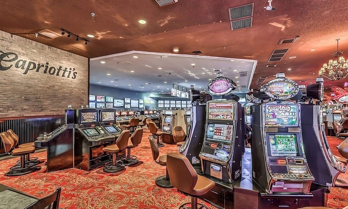 Laughlin Hotel | 2 x Santa Fe King Non Smoking Room at Edgewater Casino Resort, Free Parking