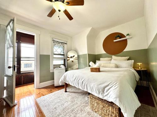 The Heights House | 20 min NYC-Modern Private Room-Queen Bed-Parking