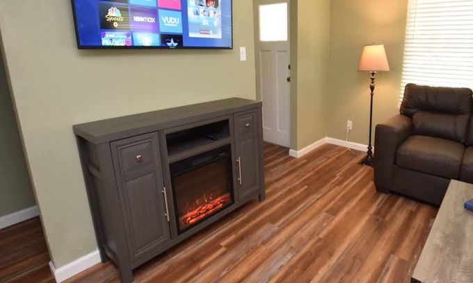 South Bend House | 20 min Walk to ND, 3 bedroom 2 bath home(54475)