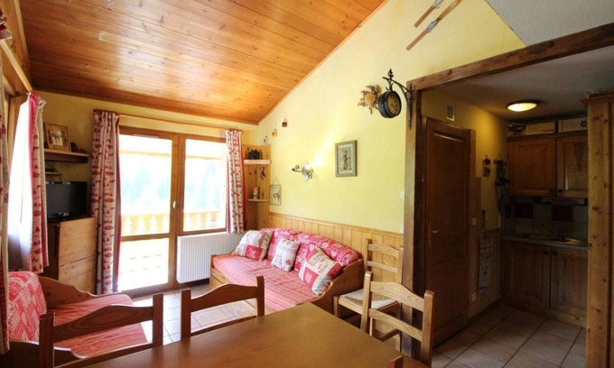 Lanslevillard Apartment | 200m from ski slopes, 2nd floor, view mountain, fitness, sauna, balcony, tv, ski locker, 38m²