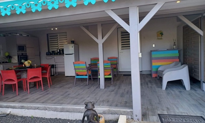 Sainte-Rose Cottage | 200m from the beach, apartment in a colonial house with swimming pool