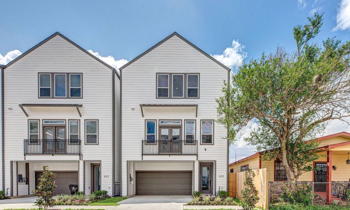 South Central Houston House | ✨2022 *NEW* Modern 4Bed/3.5Bath townhome Downtown✨