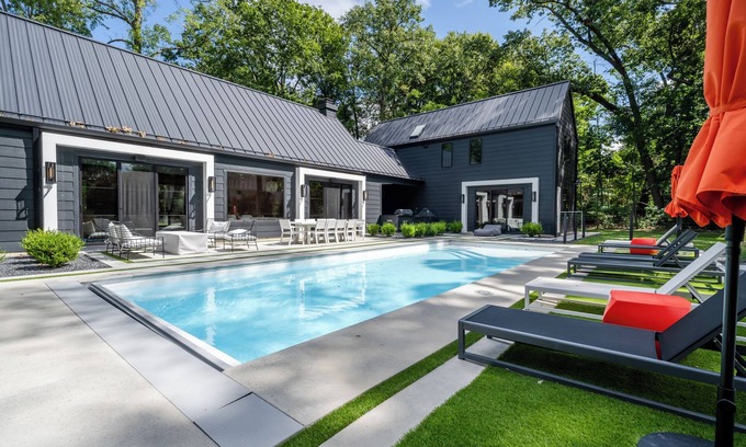 New Buffalo House | (2026 OPEN!) Luxurious New Buffalo Rental Has It All!