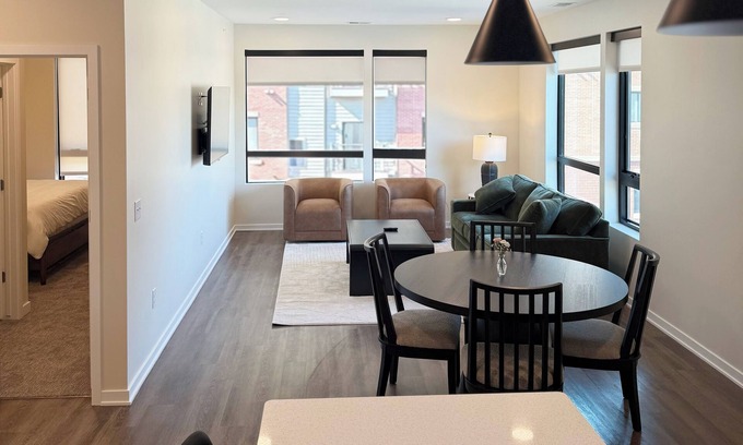 Downtown Omaha House | #206 Spacious Boutique Apt, Near Blackstone, UNMC, Midtown