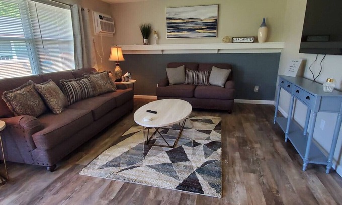 Franklin House | 219 Maxwell St - Unit C · A great newly renovated place to stay in Franklin