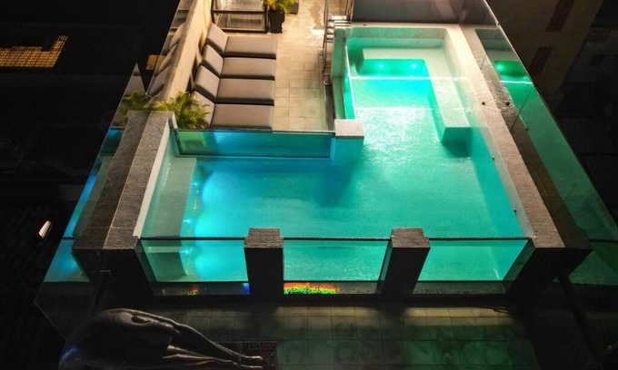 Zona Rosa House | 23BR LUXURY PARQUE LLERAS VILLA 3 POOLS