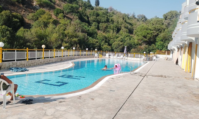 Duhur ash Shuwayr Apartment | 24/7 Elec - Pool - AC - WiFi - 2 Bedrooms Charming Duplex