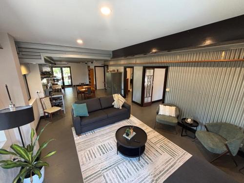 Everton Hills Apartment | 24 Elizabeth