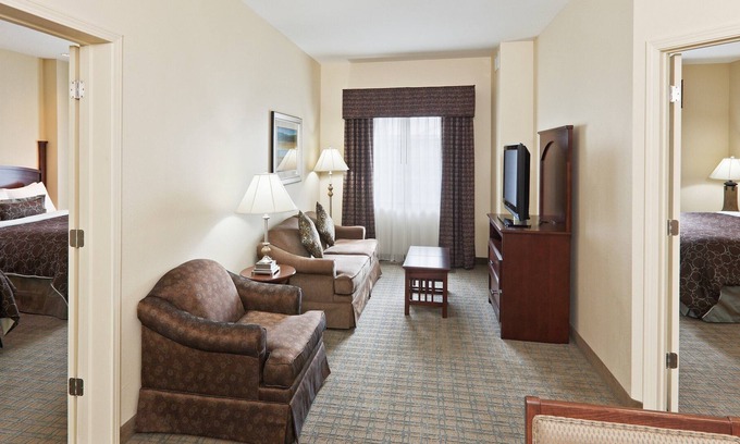Central Oklahoma City Condo | 24 Hour Fitness Center | Free Breakfast + Heated Saltwater Pool + Hot Tub
