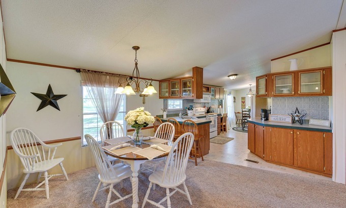 Washington County House | 24 Mi to Morrison Springs County Park: Cozy Home