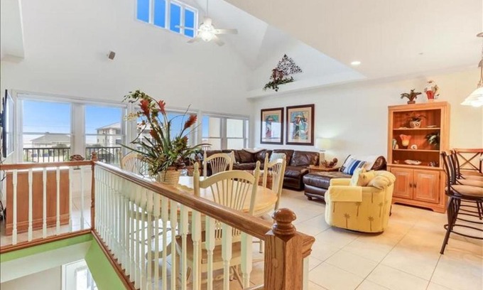 Ocean Cay House | 241 S Fletcher