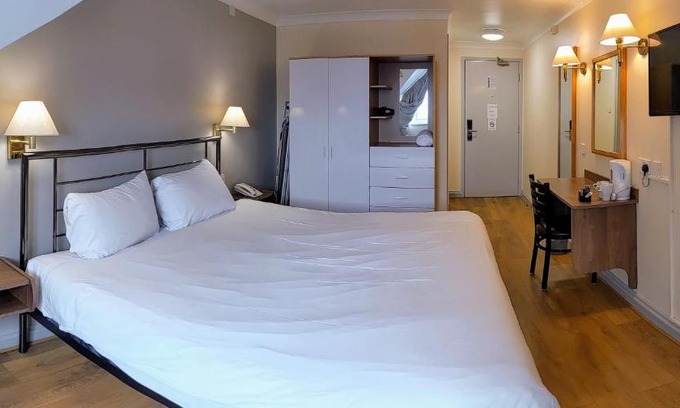 Oldham Hotel | 247Hotel