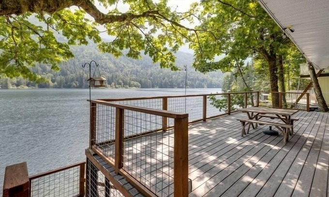 Maple Falls Cabin | 24MF - Lake Front - WiFi by RedAwning