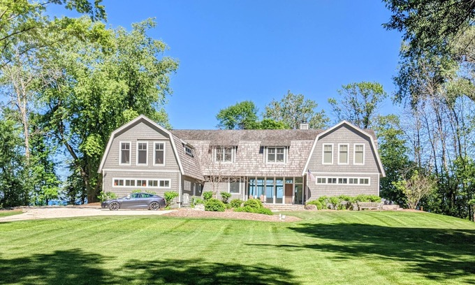 Hingham House | 25 min. to Kohler Resort, Golf, Spa, Dining