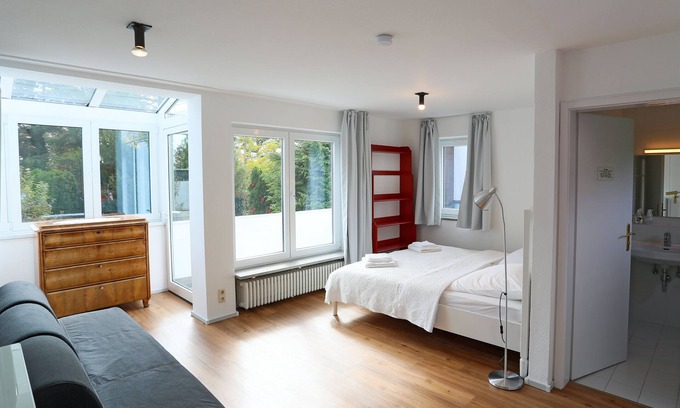 Munchen District House | 25 min to the Centre: Beautiful 140 m² flat in the South of Munich