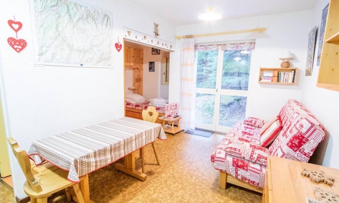 Villarodin-Bourget Apartment | 250m from ski slopes, Ground floor, terrace, parking, tv, 30m², La Norma